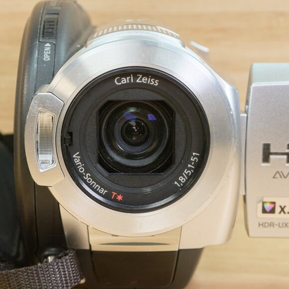 Sony HDR-UX5 DVD Handycam Camcorder, 1080i HD, Carl Zeiss Lens, Tested - Picture 4 of 10